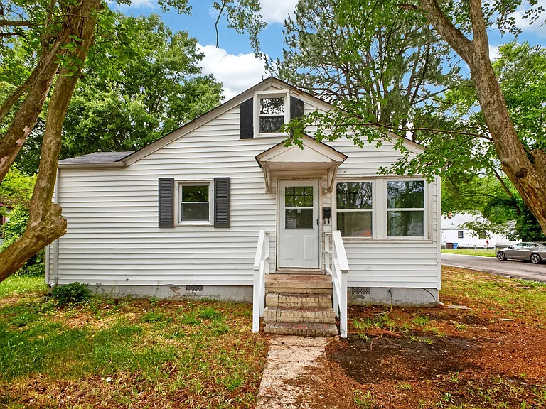 900 Partridge Ave — Photo 2