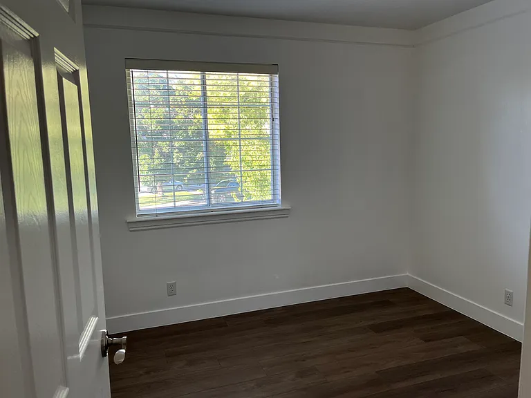 278 E 4840 N — Photo 33