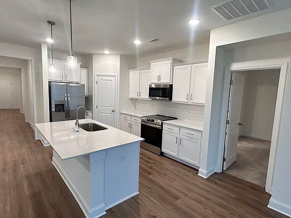 4th image of 231 Jerrie Lynn Blvd