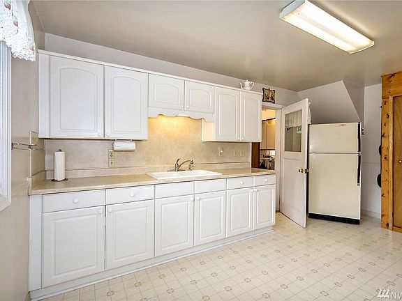 4th image of 523 118th St S
