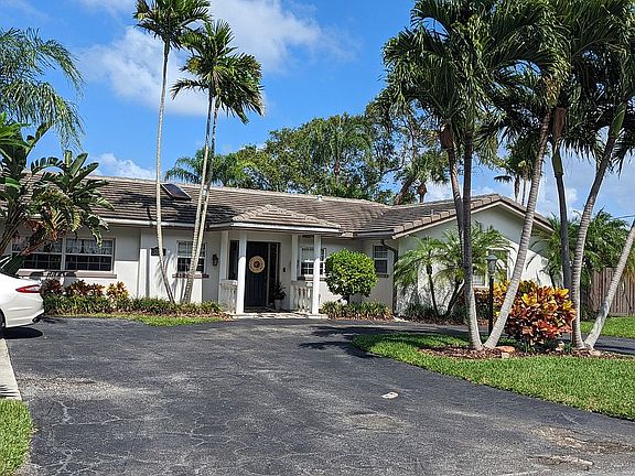 2nd image of 7810 Edgewater Dr