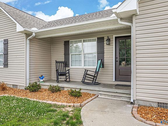 3rd image of 43 Devon Cir