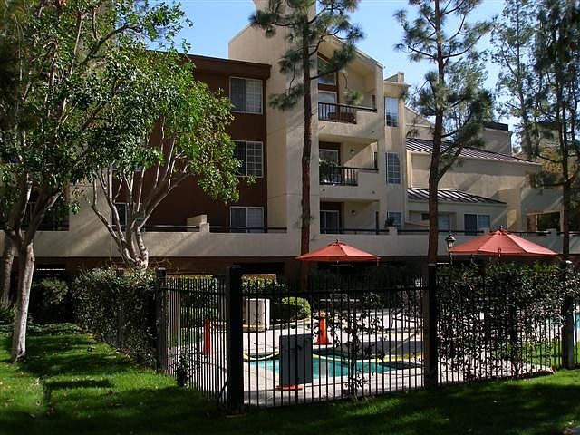 1st image of 5540 Owensmouth Ave APT 212