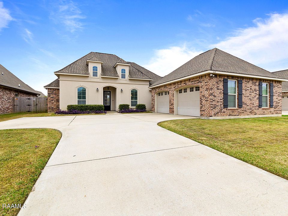 1st image of 207 Meadowland Dr