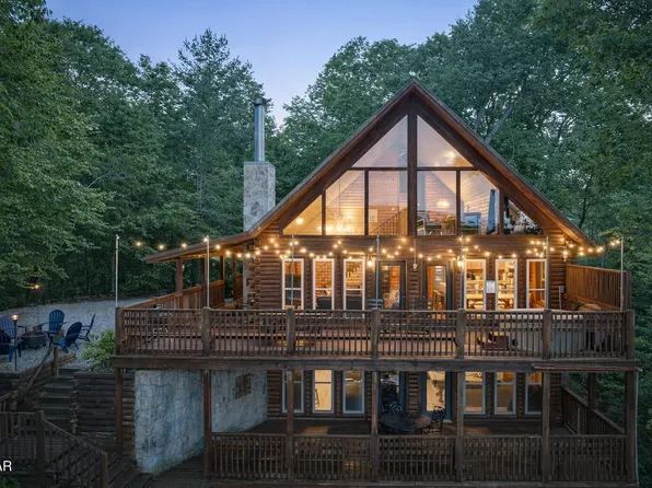 531 Gatlin Dr, Gatlinburg, TN 37738