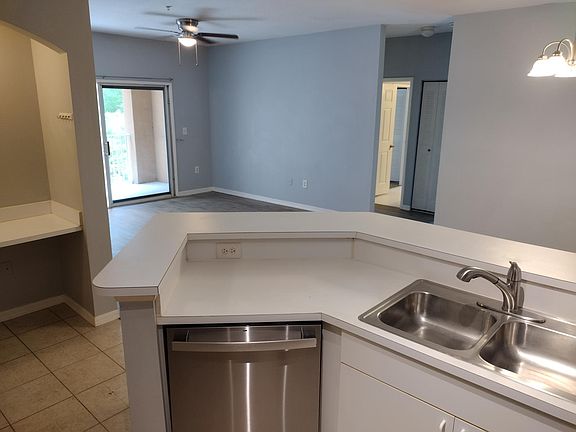 5th image of 615 Fairway Dr APT 208
