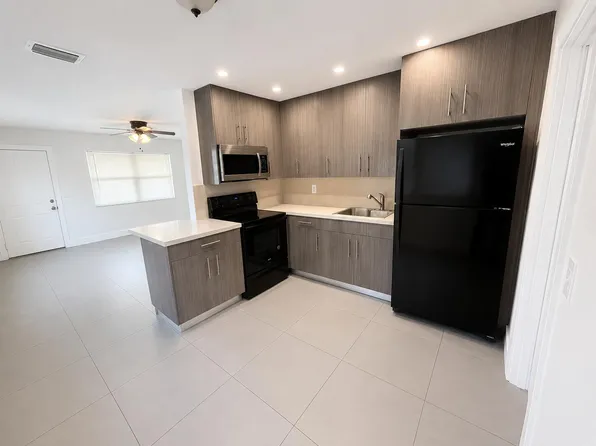 719 SW 7th St #2, Hallandale, FL 33009