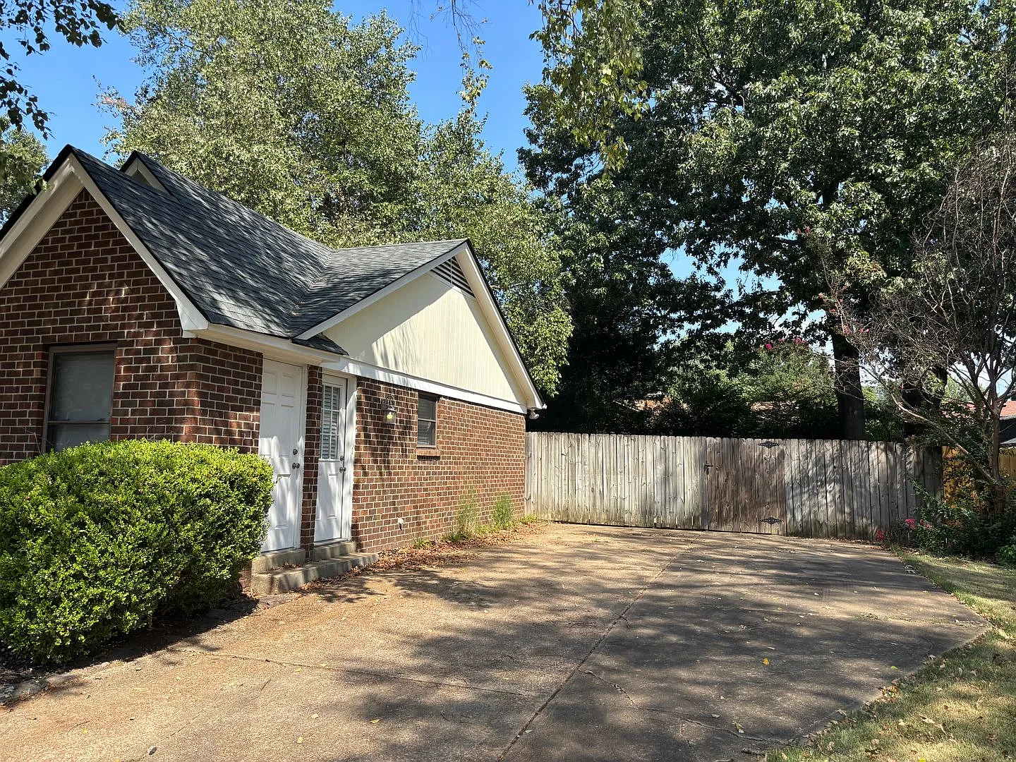 Welcome to 3104 Ingleside Drive! — Photo 3