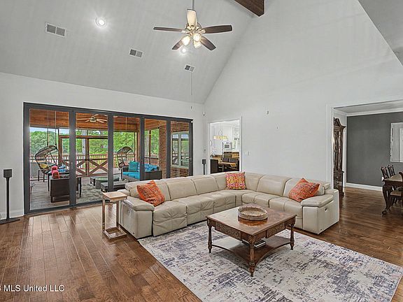 4th image of 1602 Stonehedge Dr