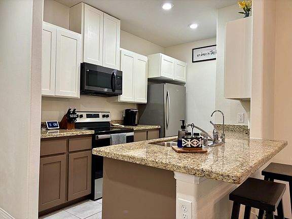 3rd image of 206 Welland Dr #206