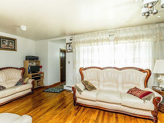 3rd image of 13104 Farmers Blvd