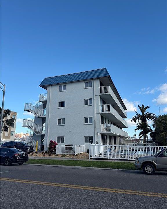 1st image of 800 Bayway Blvd APT 16