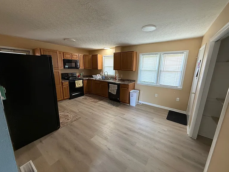 123 Chris Dr — Photo 28