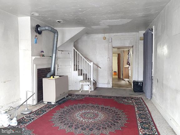3rd image of 123 W King St