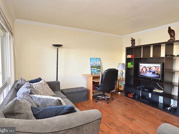 2nd image of 2203 Jensen Pl