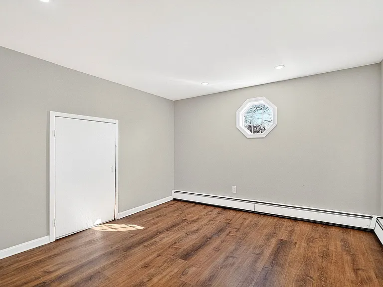 24 Steinhardt Ave — Photo 20