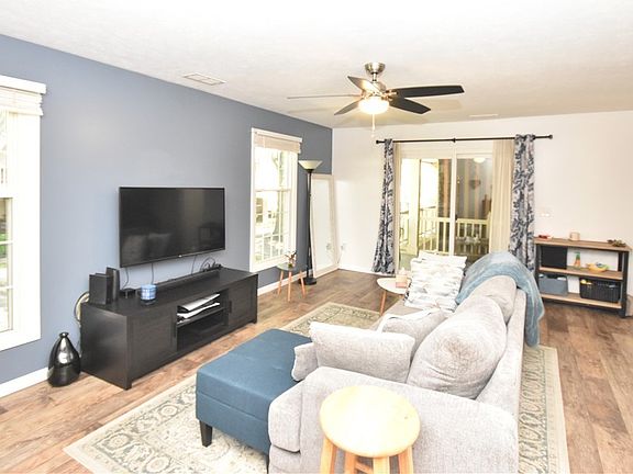 5th image of 25 Berkshire Ct