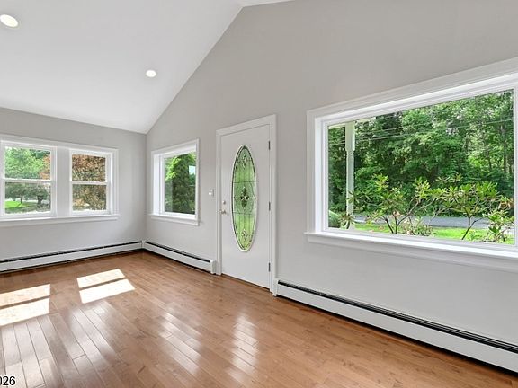 5th image of 32 Bellows Ln
