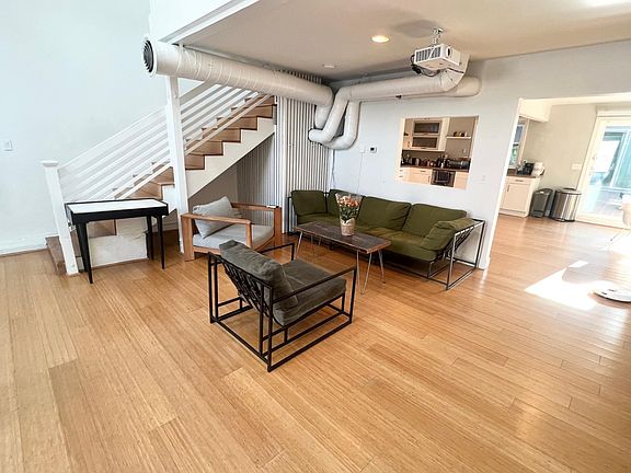 5th image of 719 Ocean Front Walk