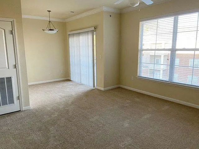 Clairmont at Hillandale — Photo 36