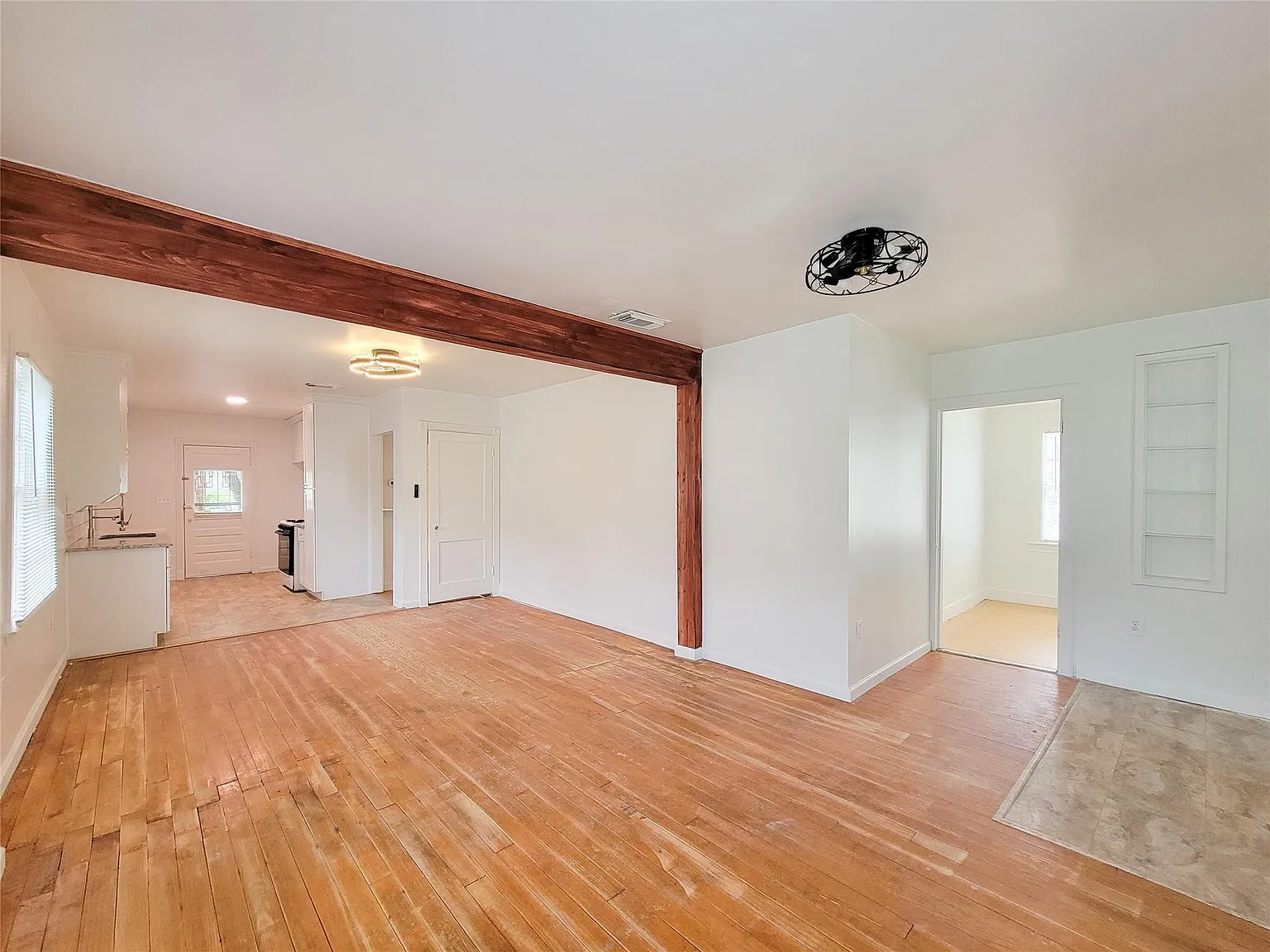 2 bed, 1.0 bath, 1038 sqft, $1,695 — Photo 4