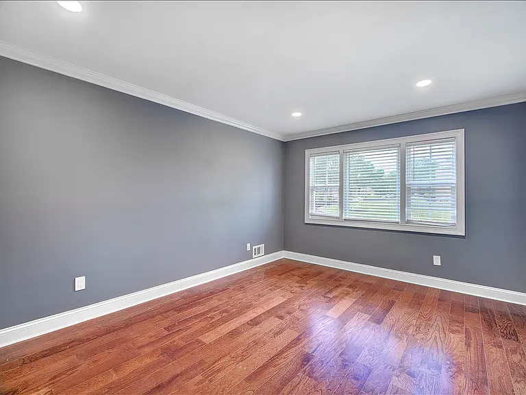 10 Stanford Dr — Photo 9