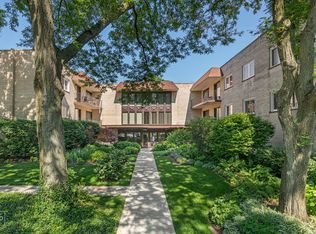 9801 Gross Point Rd APT 310, Skokie, IL 60076