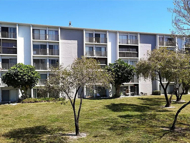 8740 N Sherman Cir #206 — Photo 22