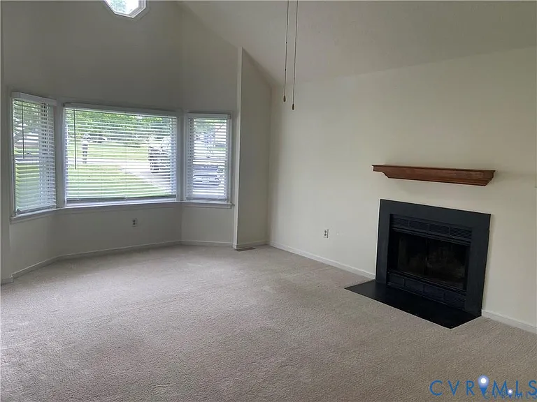 6415 Chenault Way — Photo 2