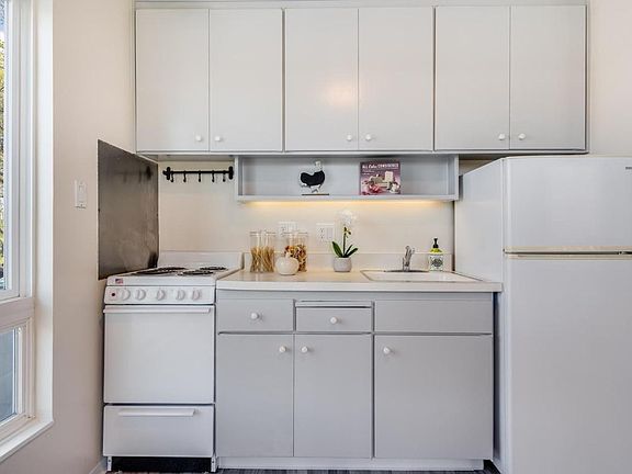 2nd image of 847 N Humboldt St #100