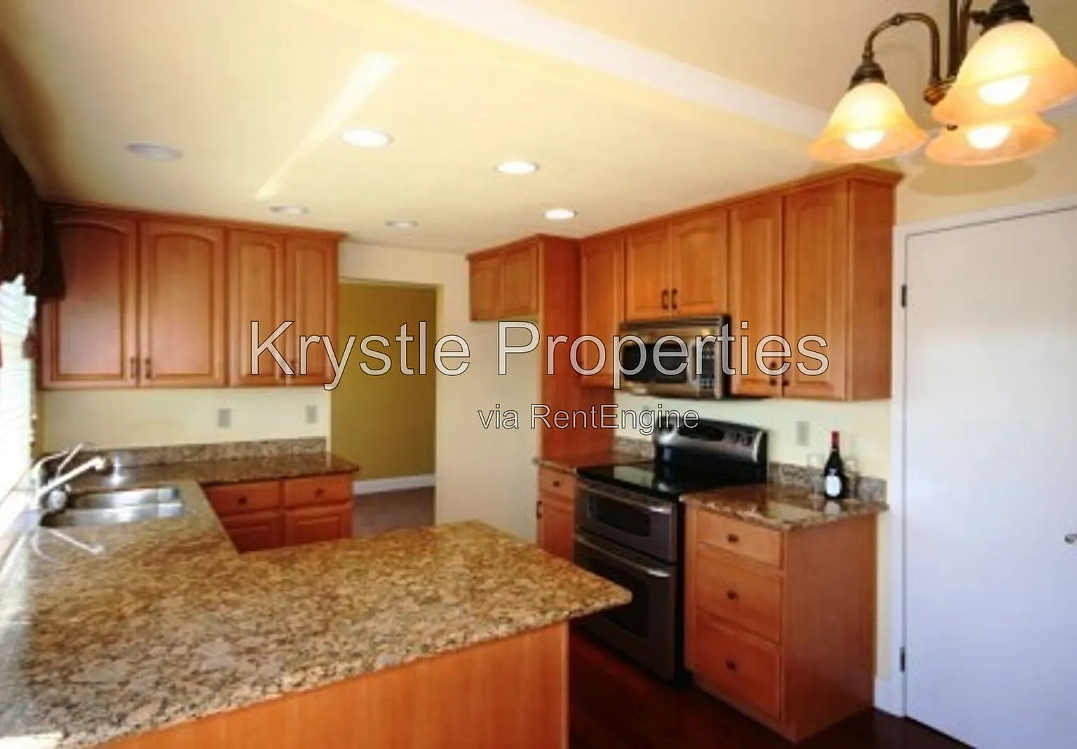 4 bed, 2.5 bath, 1922 sqft, $3,300 — Photo 4