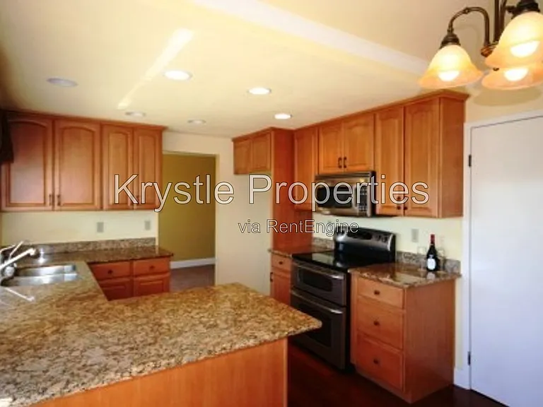 1345 Corcoran Ave — Photo 4