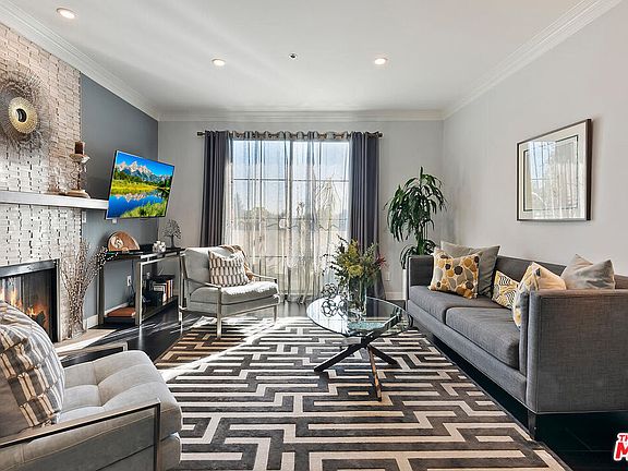 5th image of 12603 Moorpark St Unit 201