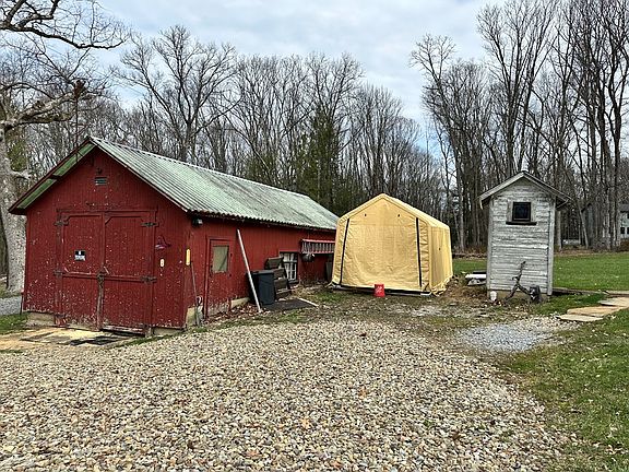 4th image of 963 Pioneer Rd