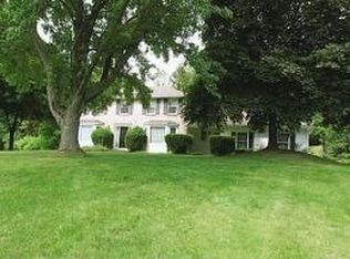 5 Trailwood Cir, Rochester, NY 14618