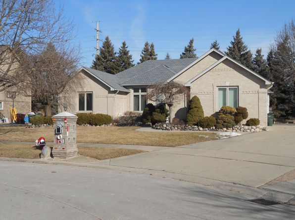 13267 Pearl Dr, Shelby Township, MI 48315