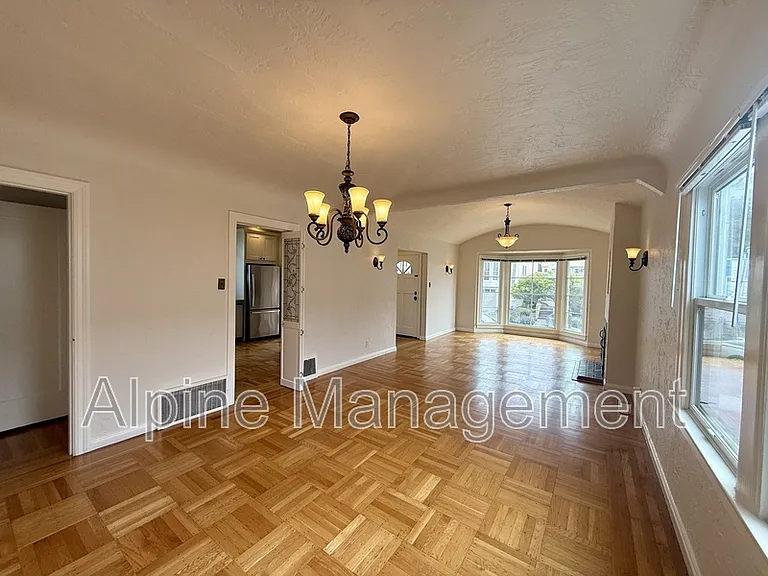 658 Rockdale Dr #MAIN — Photo 9