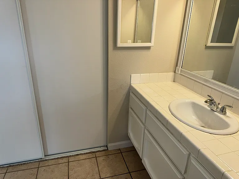 875 E Cromwell Ave — Photo 13