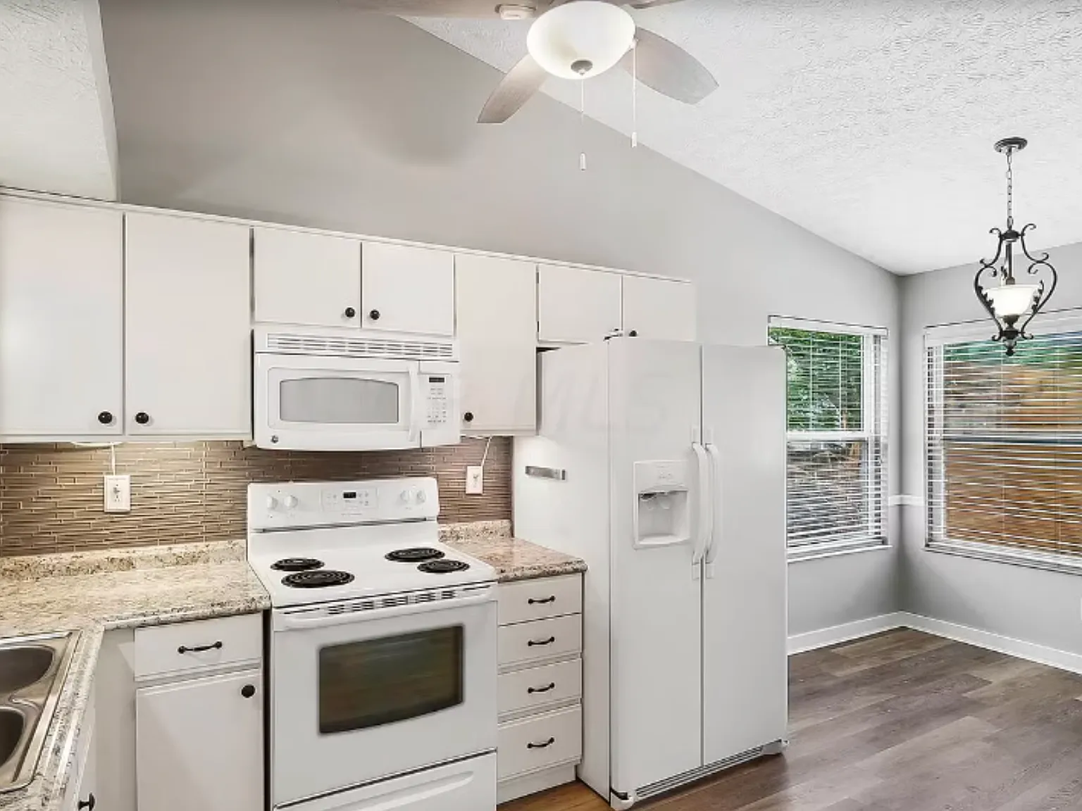 3 bed, 1167 sqft, $2,100 — Photo 4