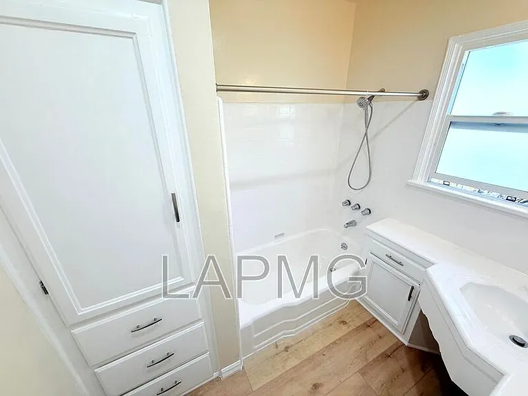 1535 S Fairfax Ave — Photo 15