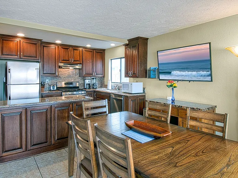 414 E Oceanfront — Photo 37