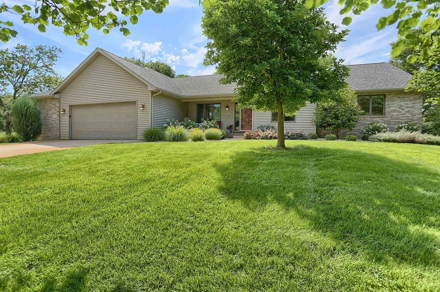 2273 S Paxton Dr photo 1