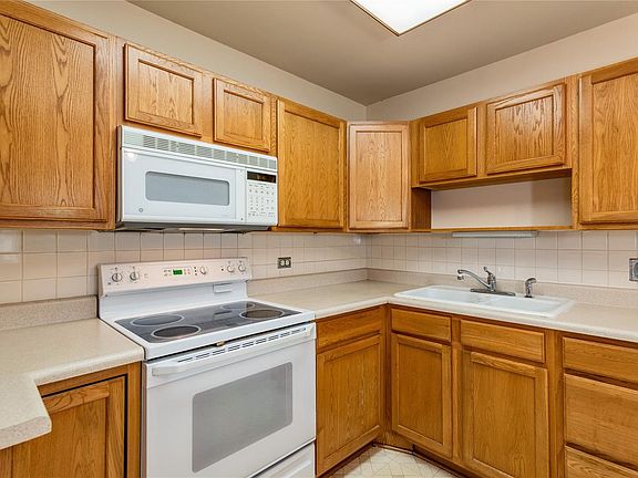 3rd image of 715 S Alton Way Unit 12A