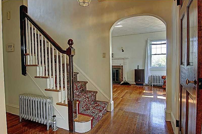 2nd image of 276 Camp St
