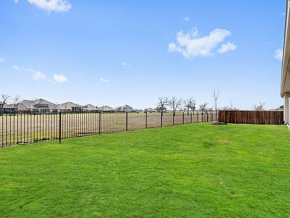 3rd image of 2818 Lampasas Dr