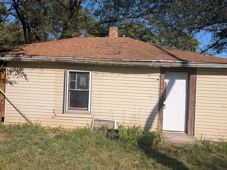 1714 S Lydia Ave — Photo 1