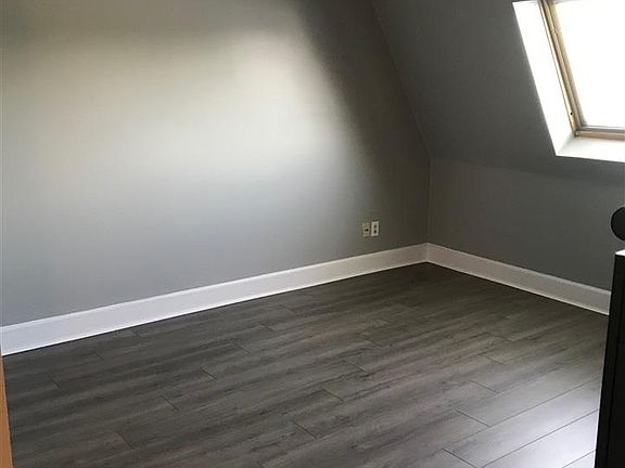 4th image of 42362 Lochmoor St