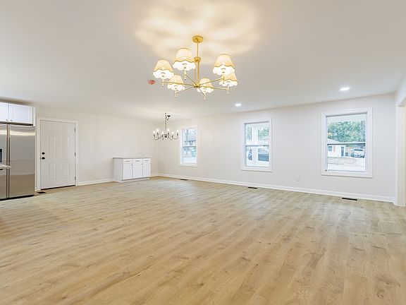 5th image of 2107 Northwood Cir