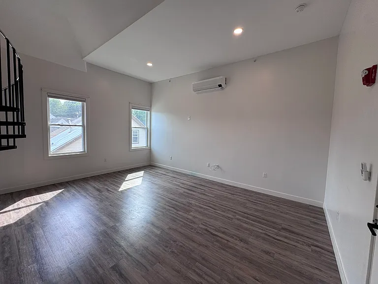 84 Main St #5 — Photo 9