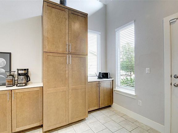 4th image of 5400 Daimler Dr
